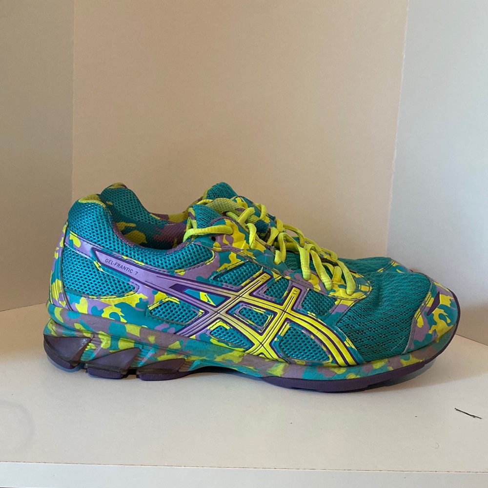 Women’s ASICS size 9.5 shoes
